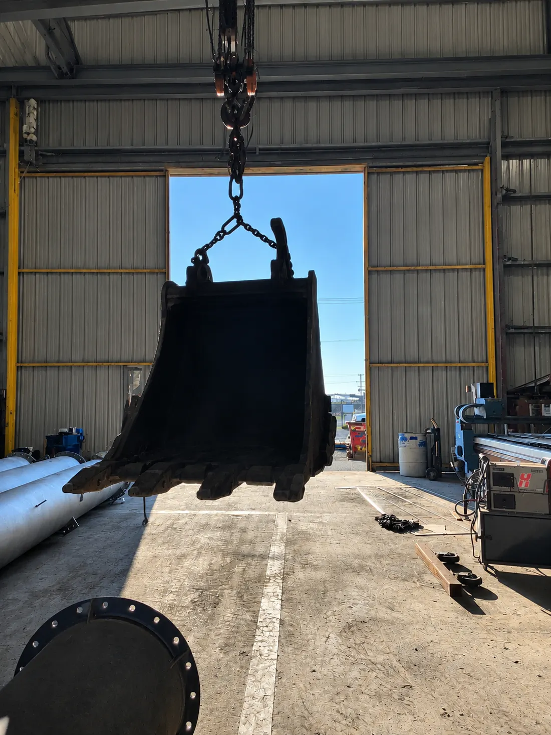 Bucket repair on the crane